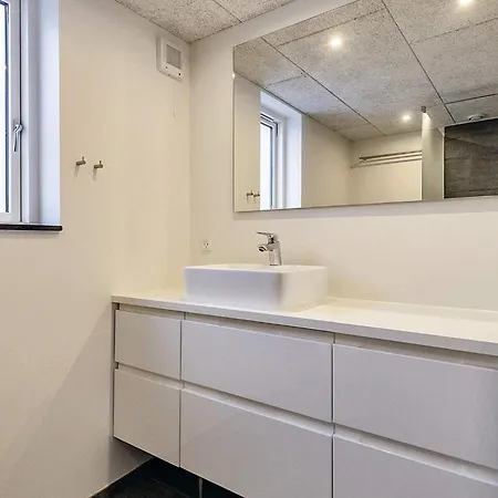 16 Person In Vaeggerlose 度假居 Bøtø By