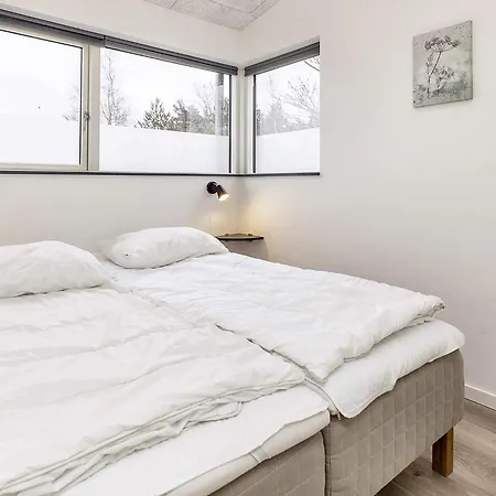 16 Person In Vaeggerlose 度假居 Bøtø By