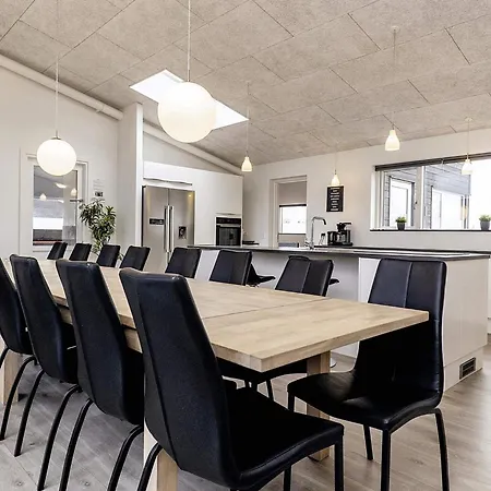 16 Person In Vaeggerlose Bøtø By