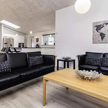 16 Person In Vaeggerlose 度假居 Bøtø By