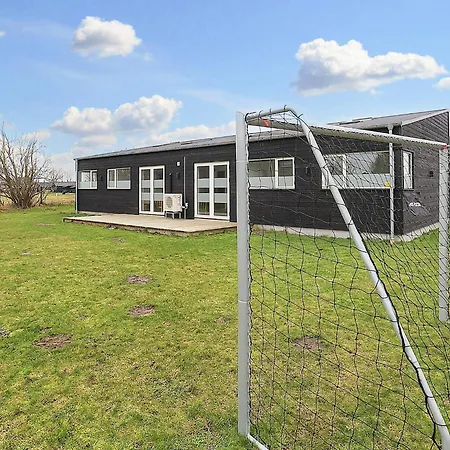 16 Person In Vaeggerlose 度假居 Bøtø By