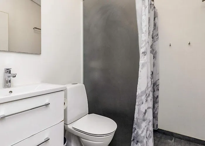 16 Person In Vaeggerlose